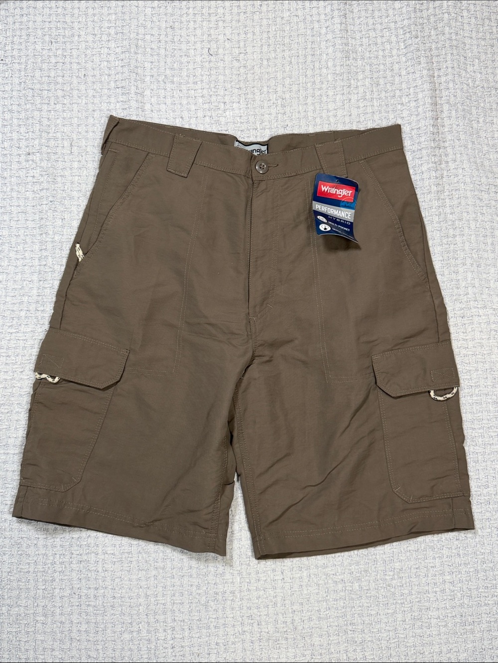 NWTs Wrangler Performance Hybrid Cargo Shorts Size 34 Outdoors Hiking Travel